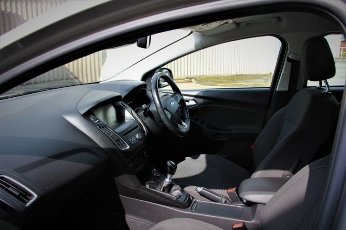Ford Focus 1.0 EcoBoost 125 Titanium 5dr Hatchback Petrol Silver