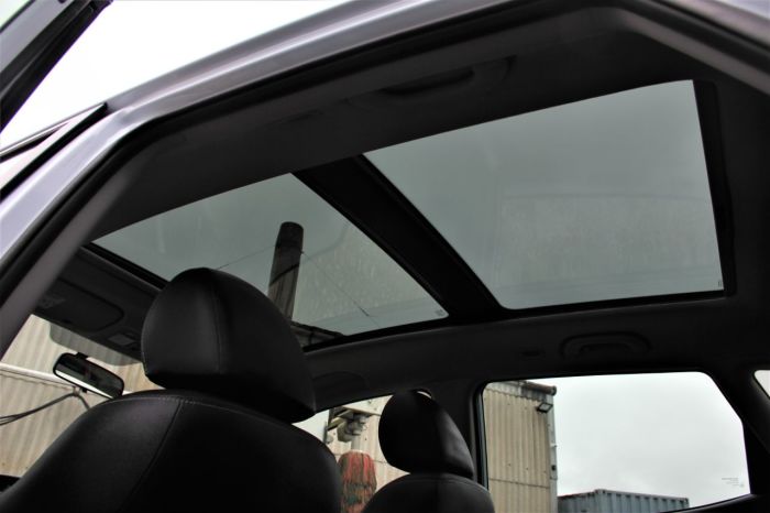 Kia Venga 1.6 CRDi ISG 4 5dr Hatchback Diesel White