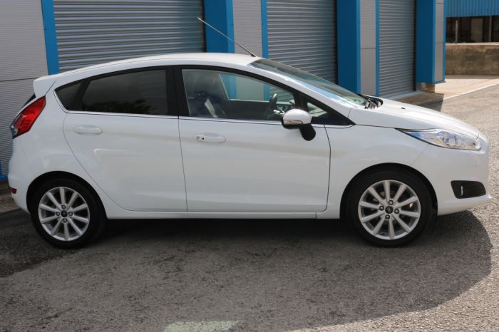 Ford Fiesta 1.0 EcoBoost Titanium 5dr Hatchback Petrol White
