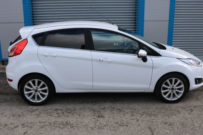 Ford Fiesta 1.0 EcoBoost Titanium 5dr Hatchback Petrol White