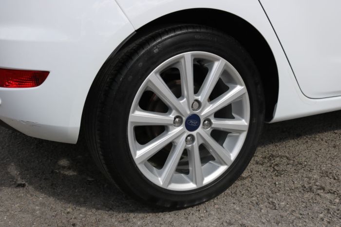 Ford Fiesta 1.0 EcoBoost Titanium 5dr Hatchback Petrol White