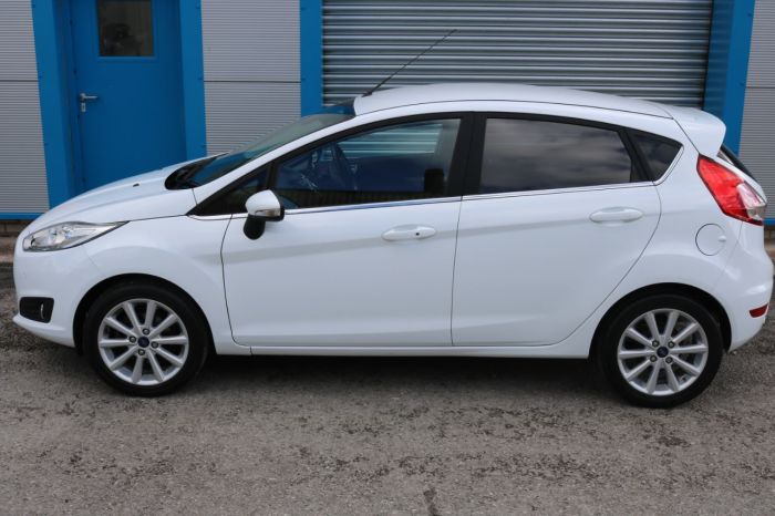 Ford Fiesta 1.0 EcoBoost Titanium 5dr Hatchback Petrol White