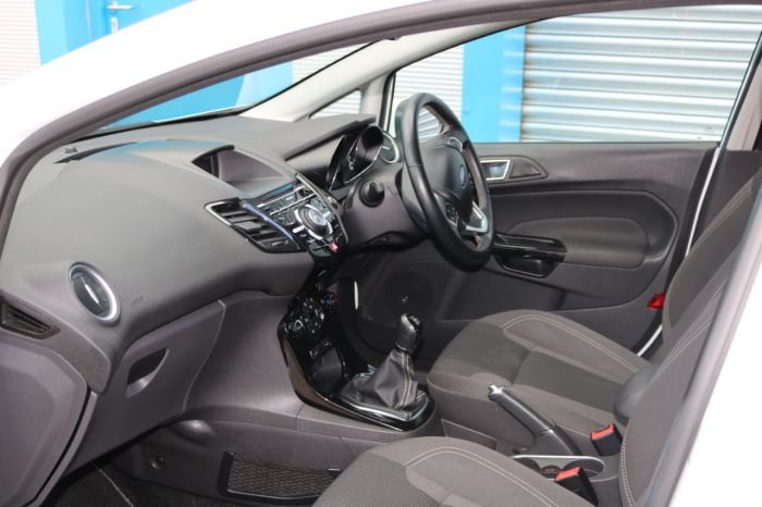 Ford Fiesta 1.0 EcoBoost Titanium 5dr Hatchback Petrol White