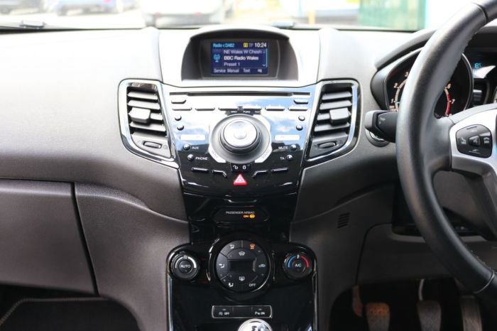 Ford Fiesta 1.0 EcoBoost Titanium 5dr Hatchback Petrol White