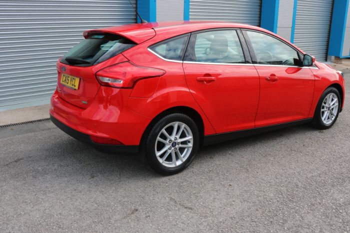 Ford Focus 1.0 EcoBoost 125 Zetec 5dr Hatchback Petrol Red