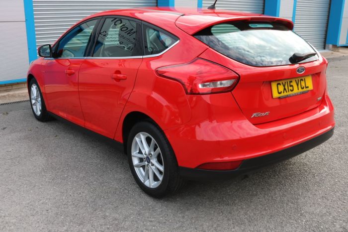 Ford Focus 1.0 EcoBoost 125 Zetec 5dr Hatchback Petrol Red