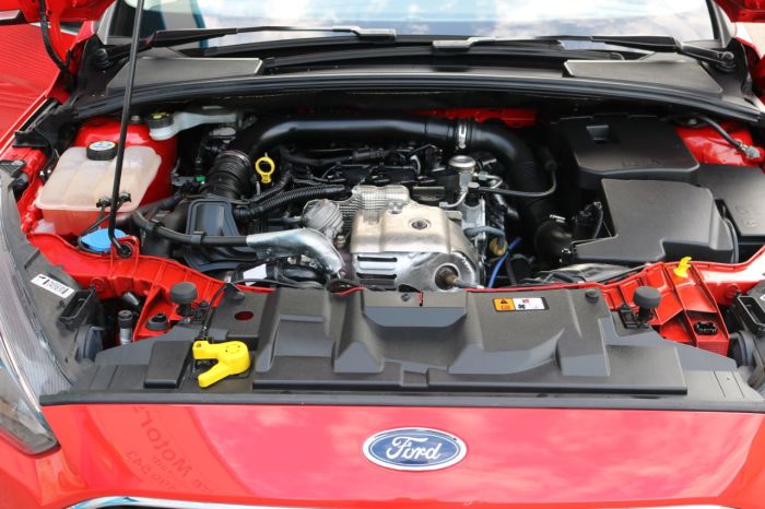 Ford Focus 1.0 EcoBoost 125 Zetec 5dr Hatchback Petrol Red