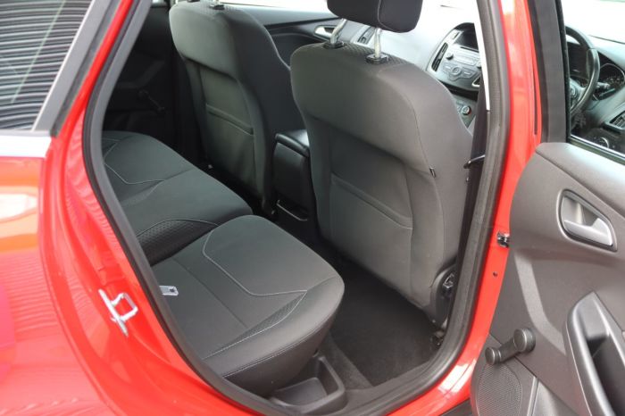 Ford Focus 1.0 EcoBoost 125 Zetec 5dr Hatchback Petrol Red