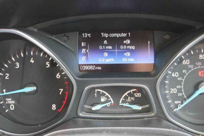 Ford Focus 1.0 EcoBoost 125 Zetec 5dr Hatchback Petrol Red