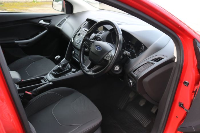 Ford Focus 1.0 EcoBoost 125 Zetec 5dr Hatchback Petrol Red