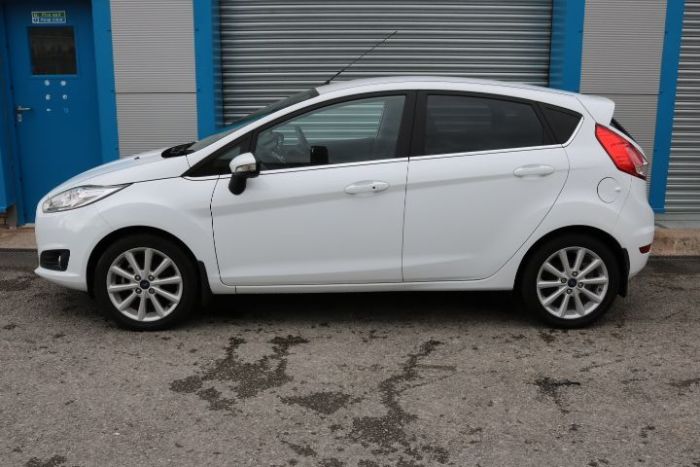 Ford Fiesta 1.0 EcoBoost Titanium 5dr Hatchback Petrol White