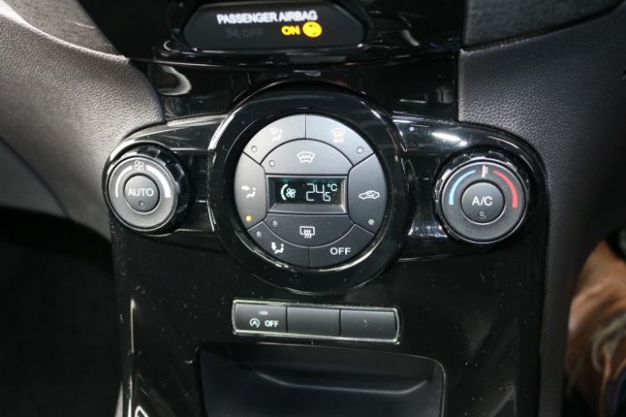 Ford Fiesta 1.0 EcoBoost Titanium 5dr Hatchback Petrol White