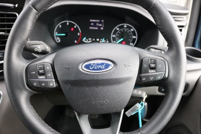 Ford Transit Custom 2.0 EcoBlue 130ps Low Roof Limited Van Panel Van Diesel Blue