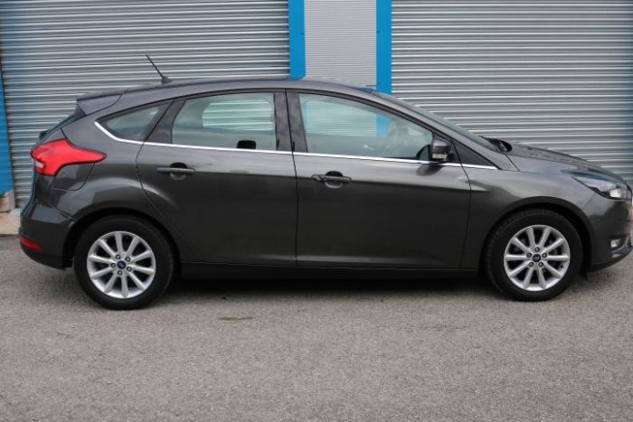 Ford Focus 1.0 EcoBoost 125 Titanium 5dr Auto Hatchback Petrol Grey