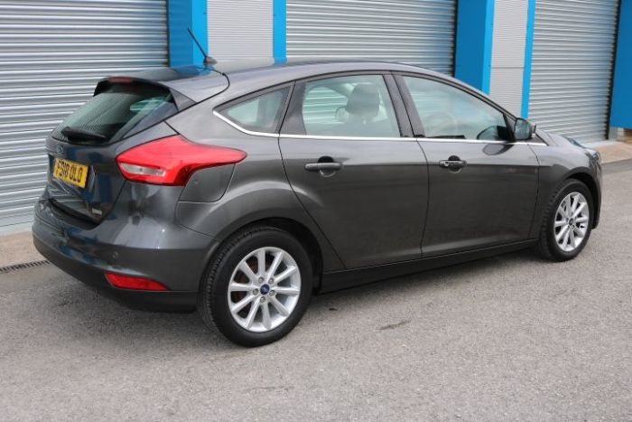 Ford Focus 1.0 EcoBoost 125 Titanium 5dr Auto Hatchback Petrol Grey