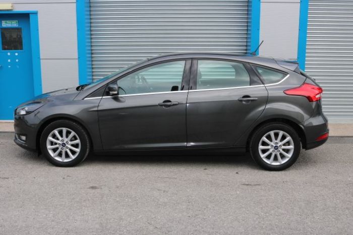 Ford Focus 1.0 EcoBoost 125 Titanium 5dr Auto Hatchback Petrol Grey