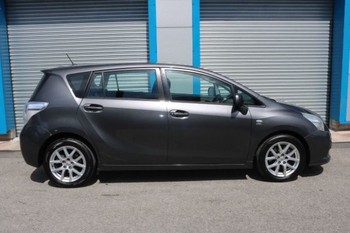 Toyota Verso 2.2 D-CAT T Spirit 5dr Auto MPV Diesel Grey