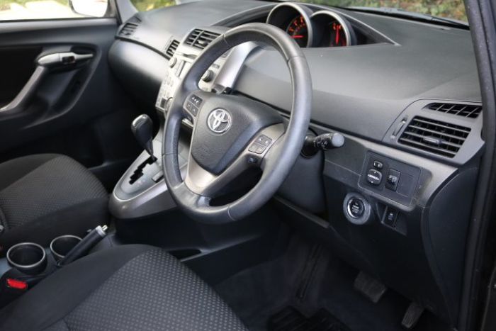 Toyota Verso 2.2 D-CAT T Spirit 5dr Auto MPV Diesel Grey
