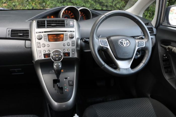 Toyota Verso 2.2 D-CAT T Spirit 5dr Auto MPV Diesel Grey