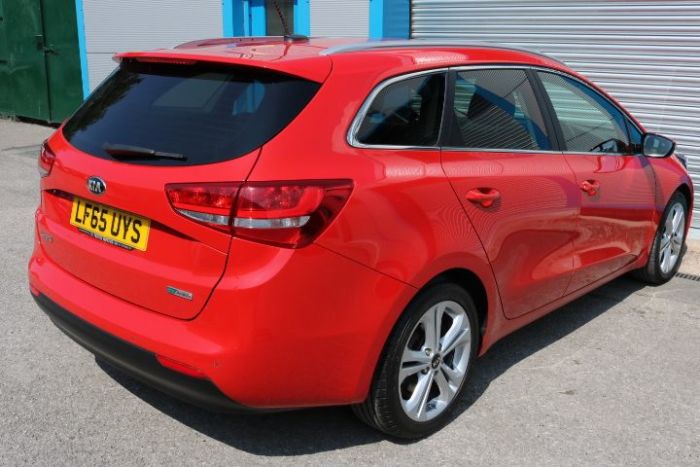 Kia Ceed 1.6 CRDi ISG 4 5dr Estate Diesel Red