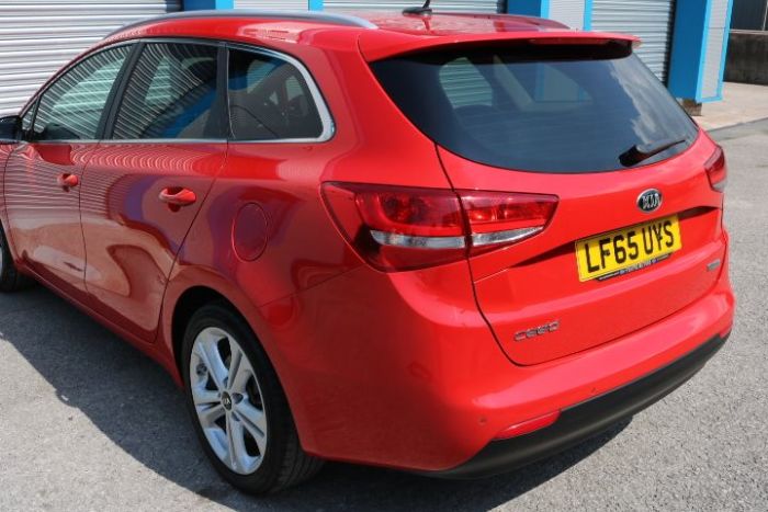 Kia Ceed 1.6 CRDi ISG 4 5dr Estate Diesel Red