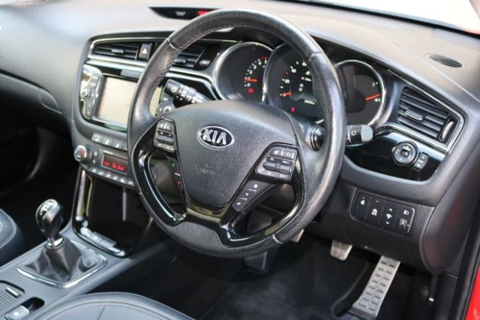 Kia Ceed 1.6 CRDi ISG 4 5dr Estate Diesel Red