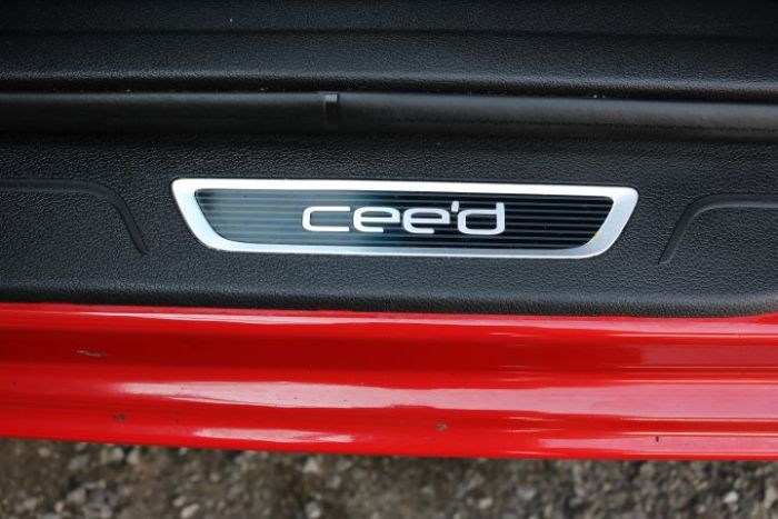 Kia Ceed 1.6 CRDi ISG 4 5dr Estate Diesel Red