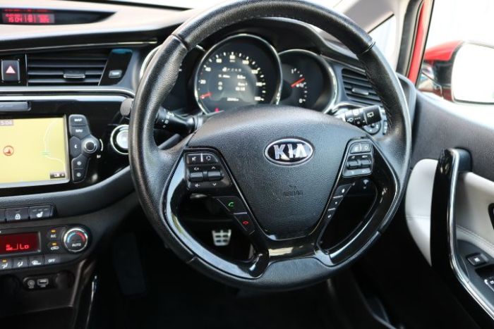 Kia Ceed 1.6 CRDi ISG 4 5dr Estate Diesel Red