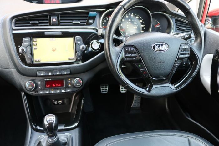Kia Ceed 1.6 CRDi ISG 4 5dr Estate Diesel Red