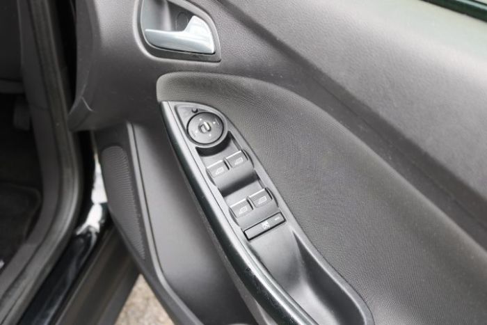Ford Focus 1.6 TDCi 115 Zetec 5dr Hatchback Diesel Black