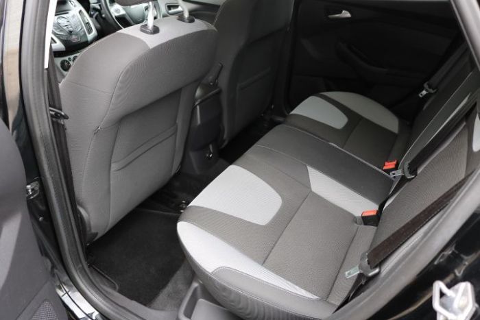 Ford Focus 1.6 TDCi 115 Zetec 5dr Hatchback Diesel Black