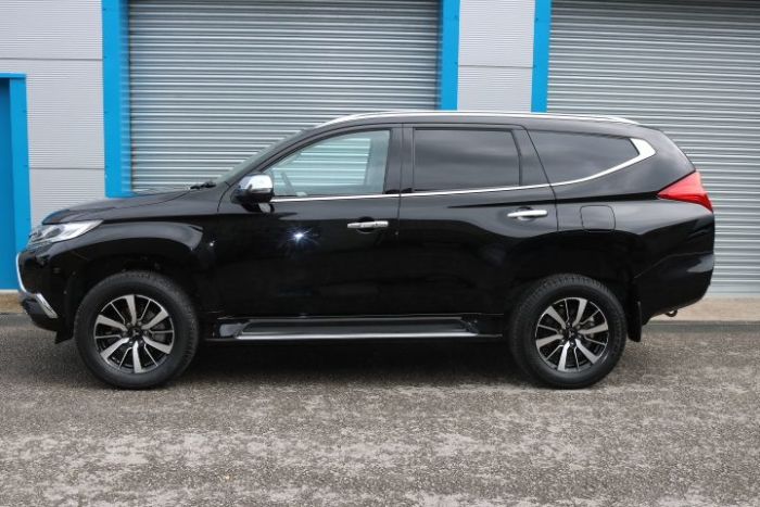 Mitsubishi Shogun Sport 2.4 DI-DC Commercial Auto Van Diesel Black