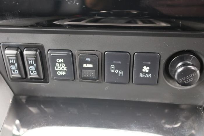 Mitsubishi Shogun Sport 2.4 DI-DC Commercial Auto Van Diesel Black