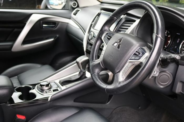 Mitsubishi Shogun Sport 2.4 DI-DC Commercial Auto Van Diesel Black