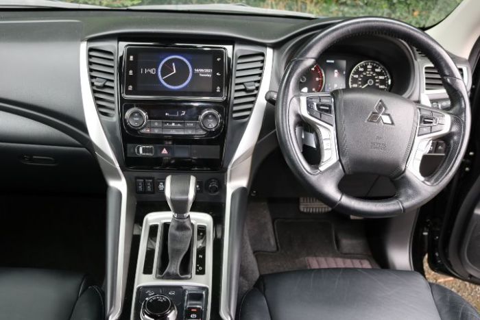 Mitsubishi Shogun Sport 2.4 DI-DC Commercial Auto Van Diesel Black
