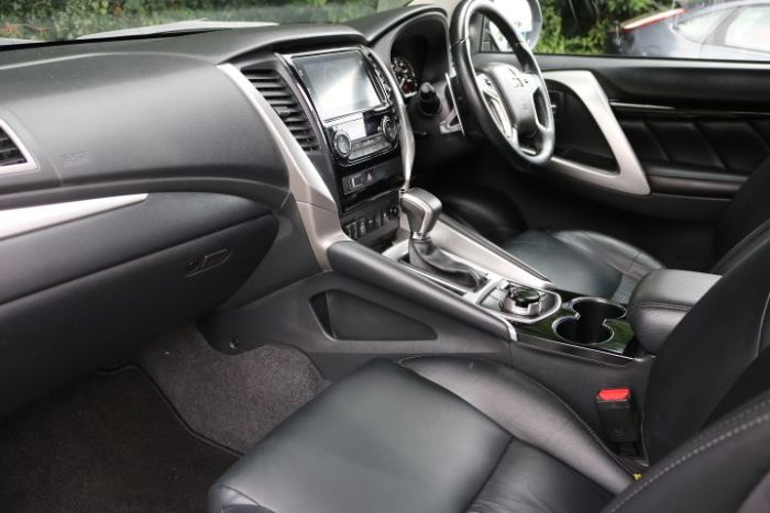 Mitsubishi Shogun Sport 2.4 DI-DC Commercial Auto Van Diesel Black