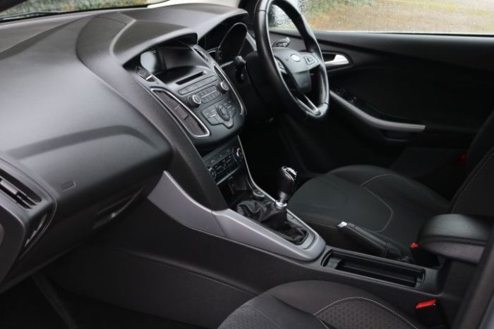 Ford Focus 1.0 EcoBoost 125 Zetec 5dr Hatchback Petrol Silver