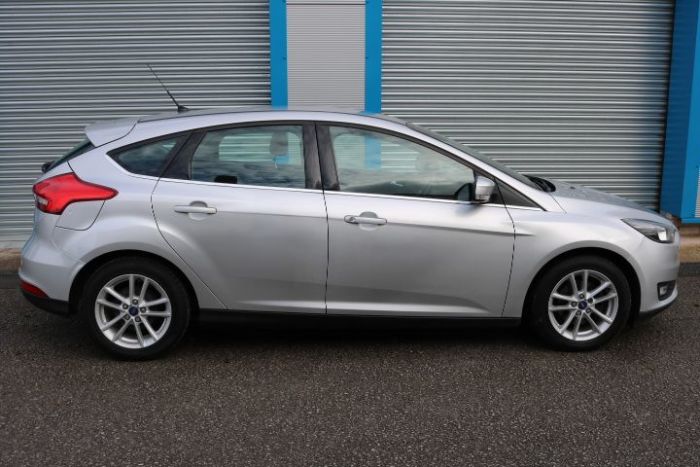 Ford Focus 1.0 EcoBoost 125 Zetec 5dr Hatchback Petrol Silver
