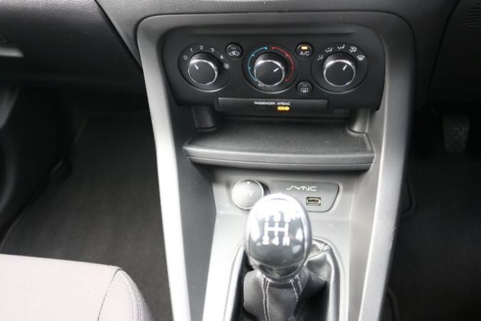 Ford Ka 1.2 85 Zetec 5dr Hatchback Petrol White