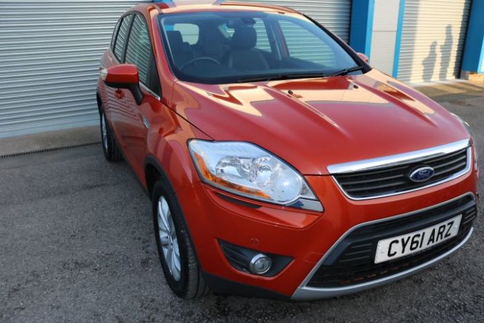 Ford Kuga 2.0 TDCi 163 Titanium 5dr Powershift 4x4 Estate Diesel Red