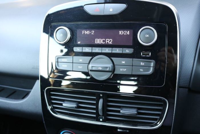 Renault Clio 1.5 dCi 90 Play 5dr Hatchback Diesel Silver