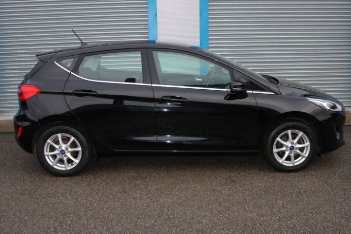 Ford Fiesta 1.0 EcoBoost Zetec 5dr Hatchback Petrol Black