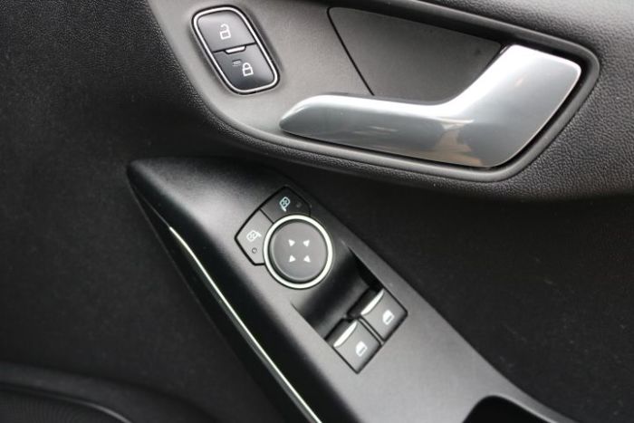 Ford Fiesta 1.0 EcoBoost Zetec 5dr Hatchback Petrol Black
