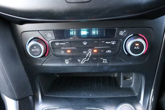 Ford Focus 1.0 EcoBoost 125 Titanium 5dr Hatchback Petrol Blue