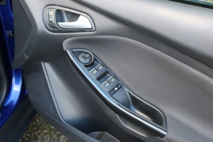 Ford Focus 1.0 EcoBoost 125 Titanium 5dr Hatchback Petrol Blue