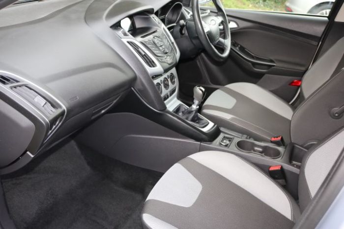 Ford Focus 1.0 125 EcoBoost Zetec 5dr Hatchback Petrol Silver