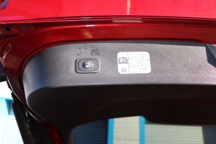 Ford Kuga 2.0 TDCi 180 ST-Line X 5dr Auto 4x4 Hatchback Diesel Red