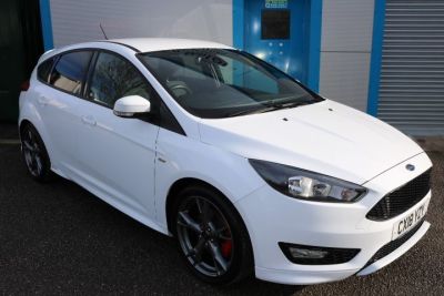 Ford Focus 1.5 EcoBoost 182 ST-Line X 5dr Hatchback Petrol White