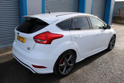 Ford Focus 1.5 EcoBoost 182 ST-Line X 5dr Hatchback Petrol White