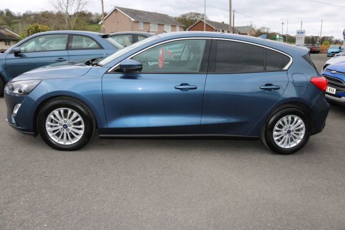 Ford Focus 1.0 EcoBoost 125 Titanium 5dr Hatchback Petrol Blue